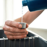 Pouring Labocosmetica PRÌMUS 2.0 Prewash into a measuring cap for car detailing.
